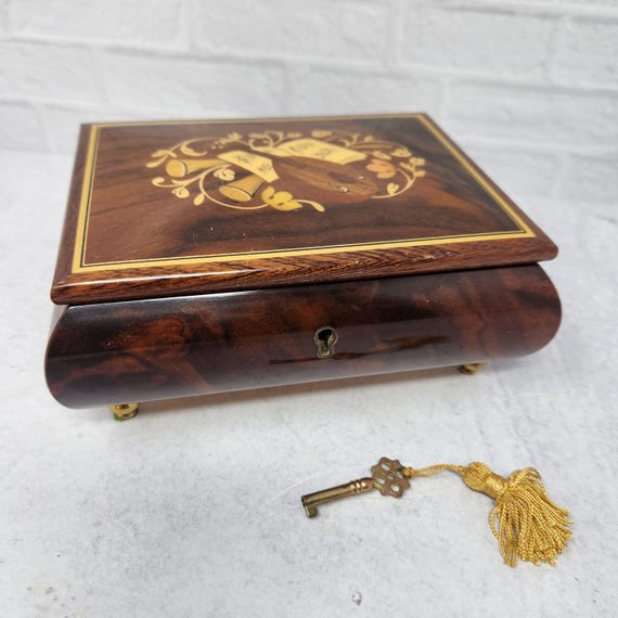 今ならほぼ即納！ Inlaid Vintage Burl Gueissaz Swiss Box Music Jewelry Wood 工芸品