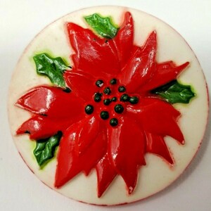 Vintage Round Poinsettia Brooch Pin Floral Christmas Flower Red Green White Plastic, Hong Kong