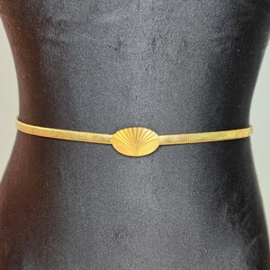Statement Vintage Scalloped Stretch Skinny Belt Gold Tone Metal Engraving Vintage Gold Colored Metal Scalloped Stretch Belt With  main image 3