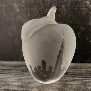 The Big Apple Silvestri Frosted Glass Paperweight New York City Skyline