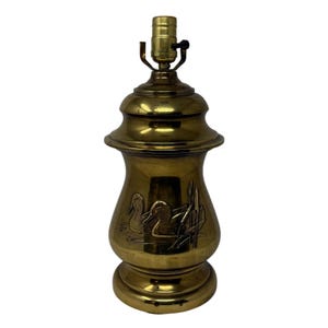 Vintage MCM 1960s Solid Brass Table Lamp Ginger Jar Urn Ducks Cattails Hollywood Regency, Lake Cabin Hunting Lodge Decor