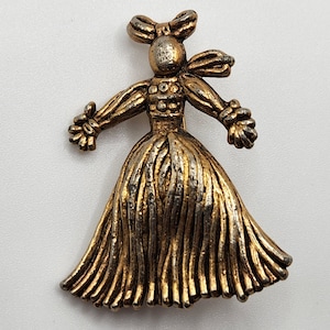 Vintage Unsigned Corn Husk Doll Pin Brooch Gold Tone Straw Girl