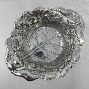 Arthur Court Scamper on a Picnic Hammered Bunny Rabbit Baby Bowl, Bunnies Aluminum Hollowware, Vintage Arthur Court, Silver, Bunny, Infant