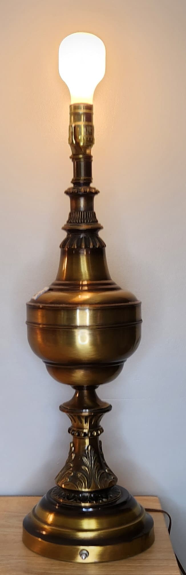Traditional Black Table Lamp Base With Twist Metal Stem Design