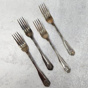 4 Vintage Dinner Forks COVENTRY SHELL Retroneu Silverplate, vintage flatware, vintage tableware, vintage knife, Seashell