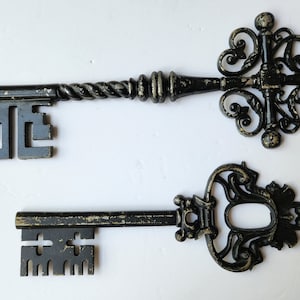 Vintage Sexton Large Black Painted Skeleton Key Decorative Wall Keys Set Vintage Sexton Wall Hanging, Metal Décor, Plaques, USA, PAIR
