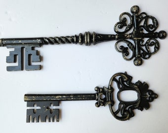 Vintage Sexton Large Black Painted Skeleton Key Decorative Wall Keys Set Vintage Sexton Wall Hanging, Metal Décor, Plaques, USA, PAIR