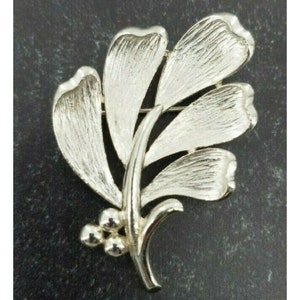 Vintage 1970s 1980s Silver Floral Brooch Pin Silver-Tone Textured Estate Jewelry