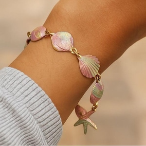 Vintage Seashell Charm Bracelet Pastel Gold-Tone Beach Wedding Jewelry Starfish, Sand Dollar, & Shells Coastal Ocean Nautical Cruise Gift