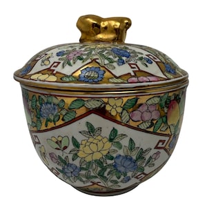 Mid 20th Century Chinese Geisha & Warrior Figural Jar Multicolor 6.5&quot; x 6&quot; Japan Asian Ceramic Urn, Porcelain ginger jar