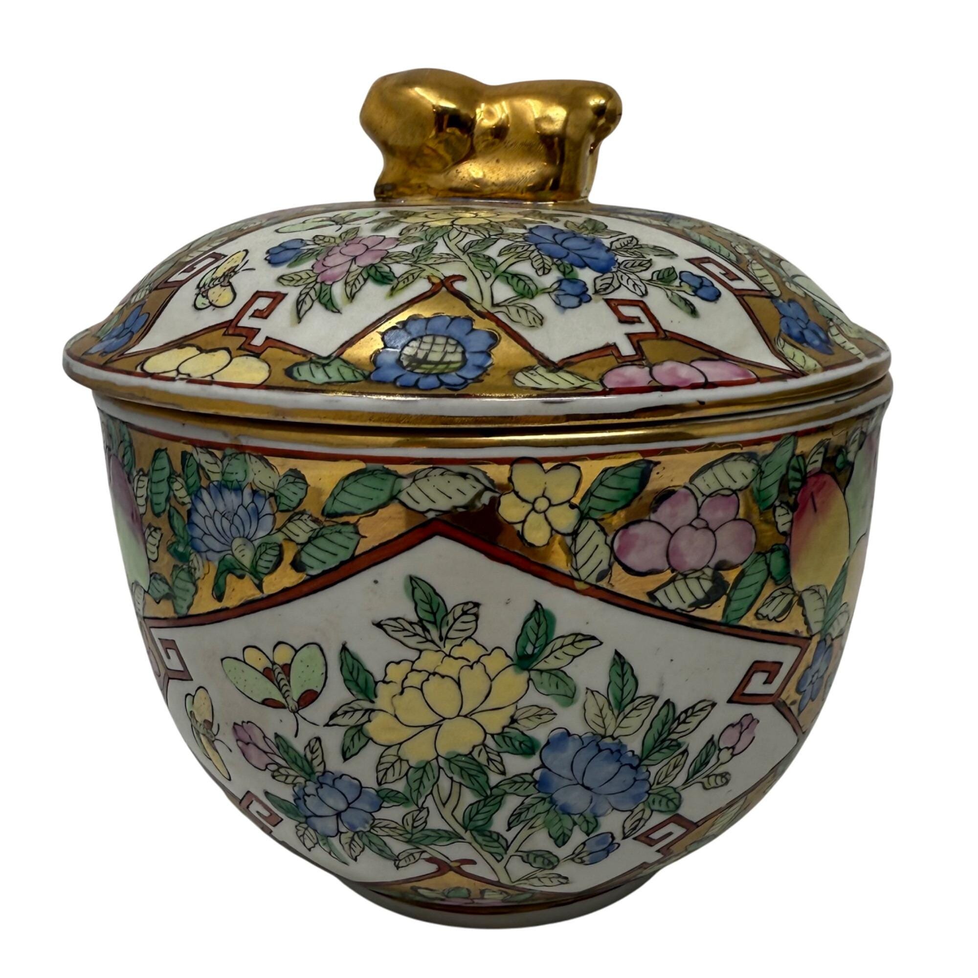 20世紀半ばの中国の芸者と戦士のフィギュア付き壺（マルチカラー、6.5