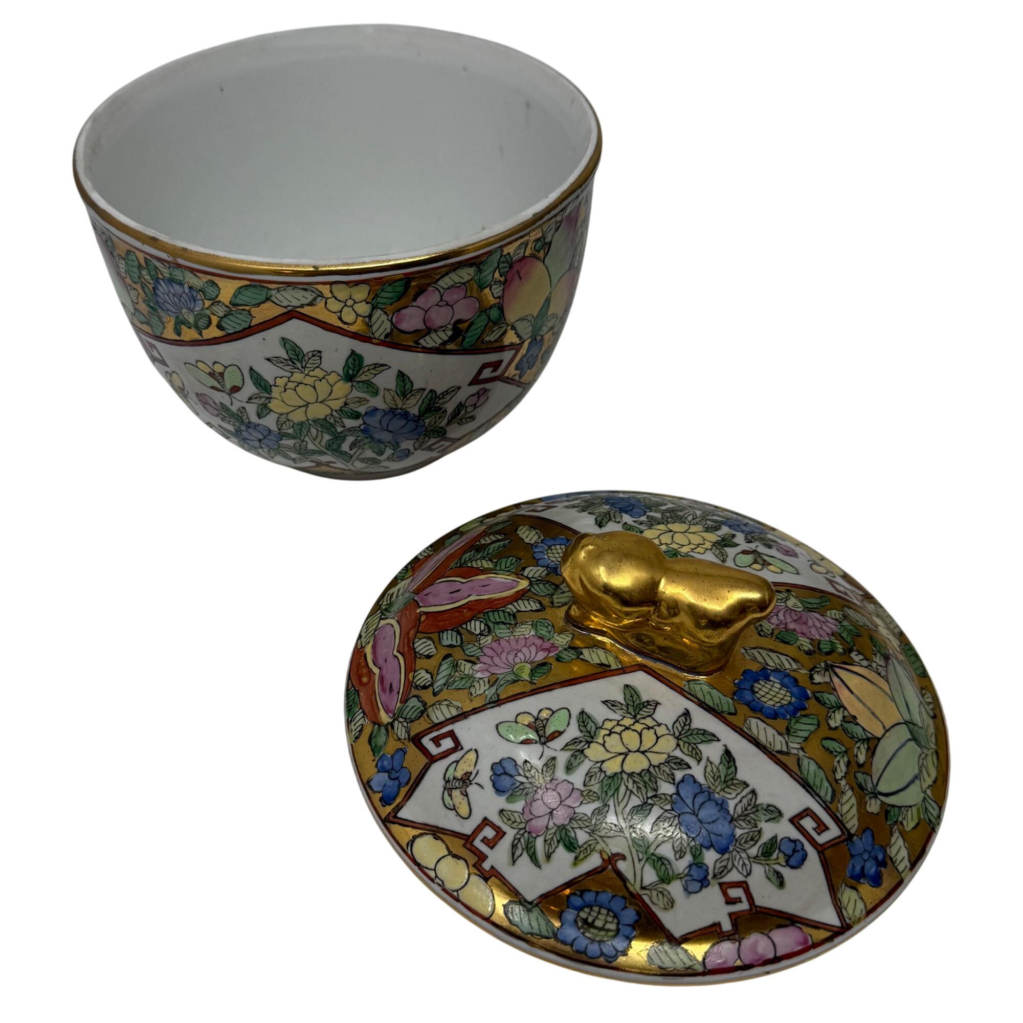 20世紀半ばの中国の芸者と戦士のフィギュア付き壺（マルチカラー、6.5