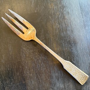 Tenedor para servir fiambres macizo grande vintage MNF4S The Main Course Japan Silverplate, cubiertos vintage, vajilla vintage, martillado