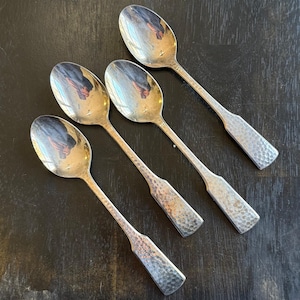 4 cucharas de sopa ovaladas vintage MNF4S The Main Course Japan Silverplate, cubiertos vintage, vajilla vintage, cuchillo vintage, martillado