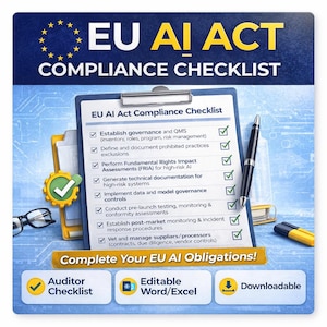 Könnte beinhalten: Eine weiße Keramik-Tasse mit schwarzem Henkel und dem Text "But First, Coffee" in schwarzer, handschriftlicher Schrift. Die Tasse steht auf einer weißen Oberfläche.