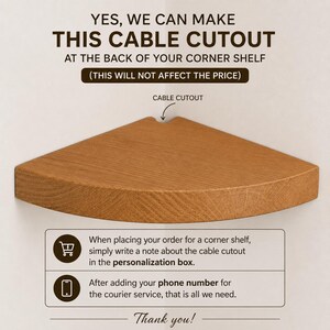 K&ouml;nnte beinhalten: Ein hellbraunes Eckregal aus Holz mit einer halbkreisf&ouml;rmigen Kabelaussparung an der hinteren Ecke. Der Text lautet: YES, WE CAN MAKE THIS CABLE CUTOUT AT THE BACK OF YOUR CORNER SHELF. Darunter befinden sich Anweisungen zur Personalisierung.