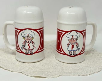 Salero y pimentero de cerámica blanca y roja para niños de Campbell's Soup, 5 pulgadas, estilo vintage de los años 90.
