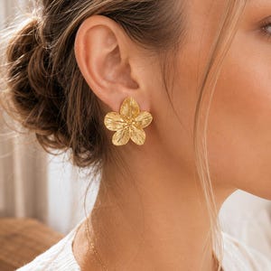 Boucles d’Oreilles Fleur Dorées  Acier Inoxydable 18K PVD  Clous d’Oreilles Fleur Vintage | Bijou Femme Été Bohème