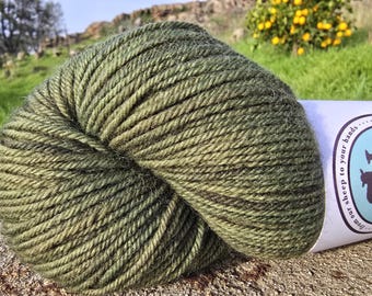 Non-super wash wool yarn, worsted weight, 218 yards, 4 ply, 100 g