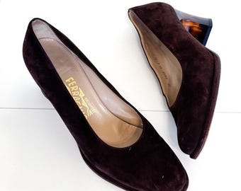 Salvatore Ferragamo Vintage Suede Pumps Shoes Size 9.5B Chocolate Brown Tortoise