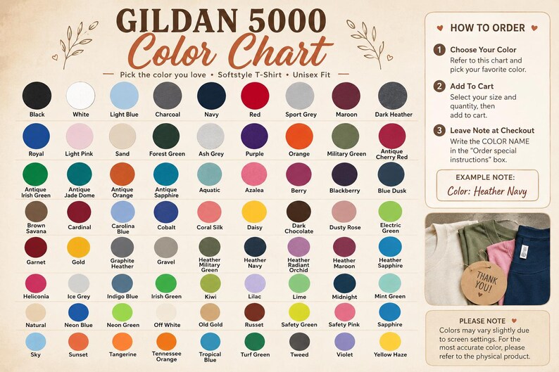 K&ouml;nnte beinhalten: Eine Gildan 5000 Farbkarte f&uuml;r Unisex-T-Shirts, die ein Raster aus zahlreichen kreisf&ouml;rmigen Farbfeldern mit den entsprechenden Namen zeigt. Die Karte enth&auml;lt Bestellanweisungen, eine Beispielnotiz und ein Foto von gefalteten Stoffen.