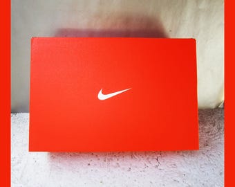 vintage nike authentic box in orange color size 13.50&quot; x 9.00 x 5.00”.