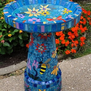 Mosaic Bird Bath: Colorful Outdoor Garden Art