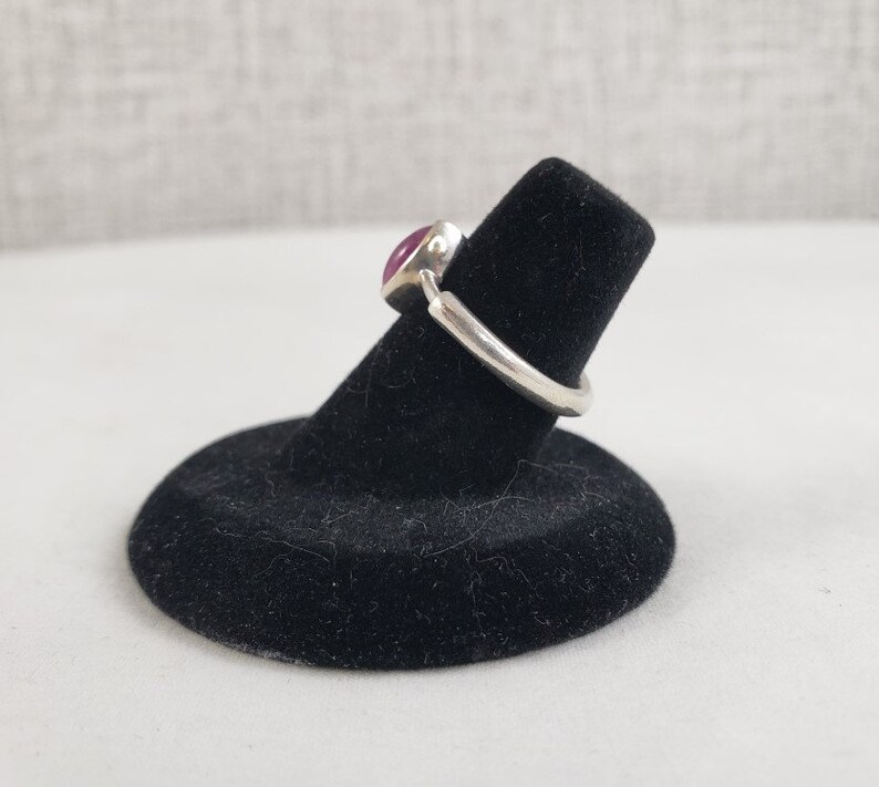 Vintage Sterling Silver 925 Milimalist Ring with Purple Stone Size 5.25