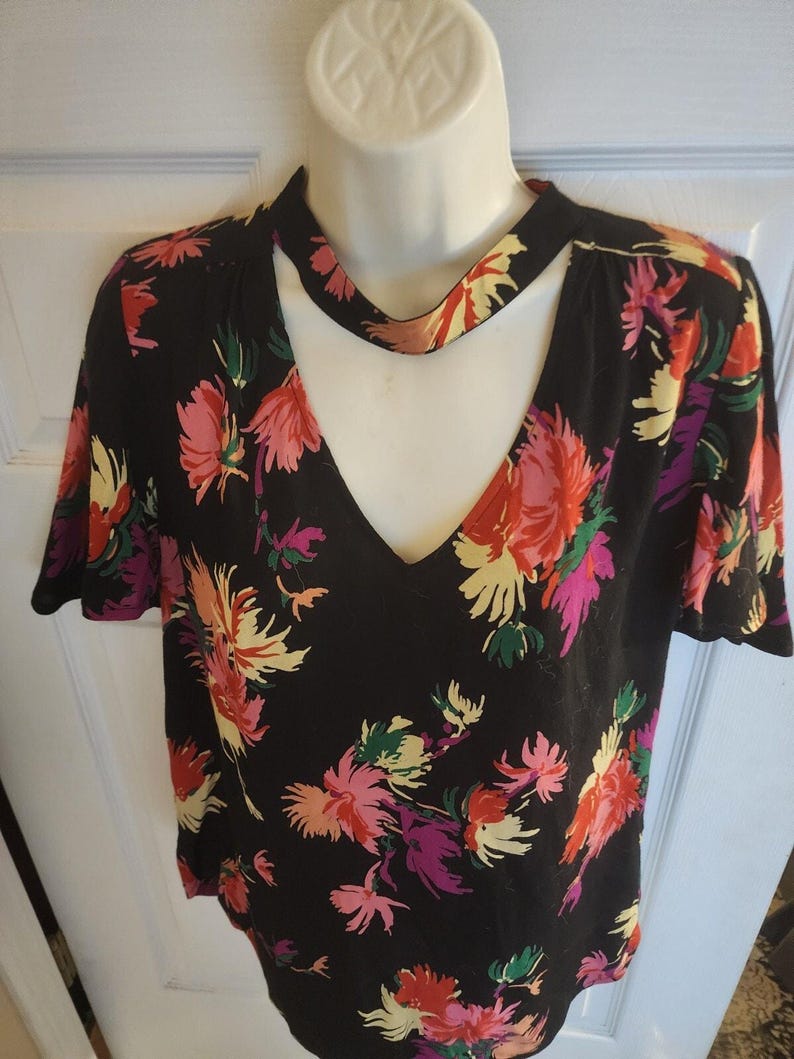 Blusa floral negra para mujer Maeve de Anthropologie, talla pequeña EUC imagen 1