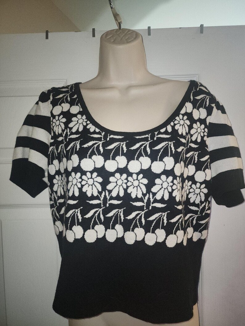anthropologie Maeve Womens Trixie crop Sweater Blk Wht Cherries Size 1X image 6