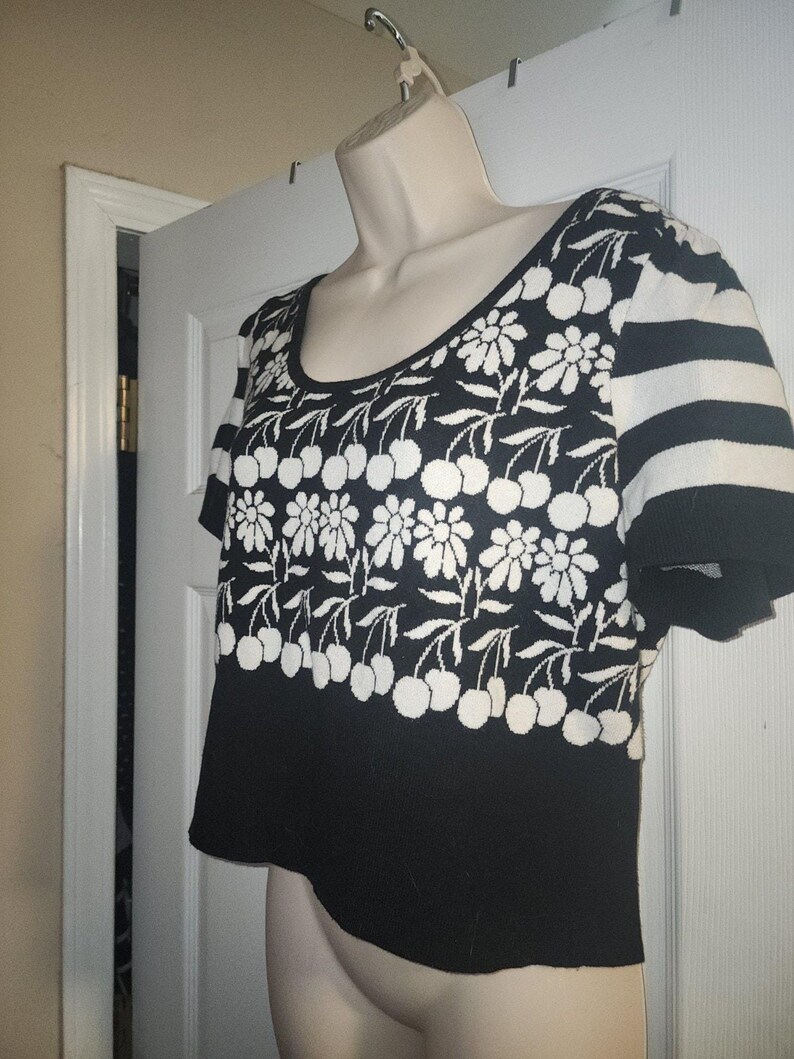 anthropologie Maeve Womens Trixie crop Sweater Blk Wht Cherries Size 1X image 5