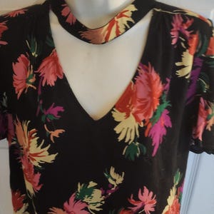 Blusa floral negra para mujer Maeve de Anthropologie, talla pequeña EUC imagen 8