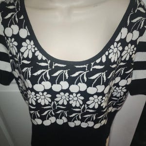 anthropologie Maeve Womens Trixie crop Sweater Blk Wht Cherries Size 1X image 3