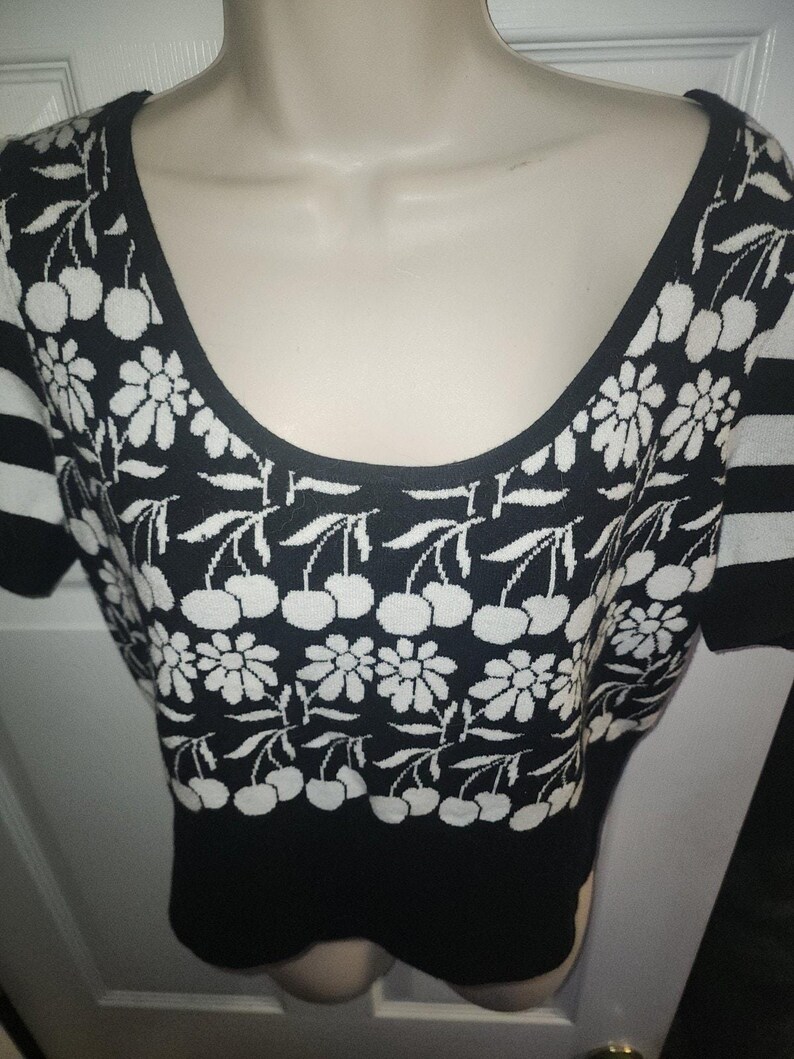 anthropologie Maeve Womens Trixie crop Sweater Blk Wht Cherries Size 1X image 3