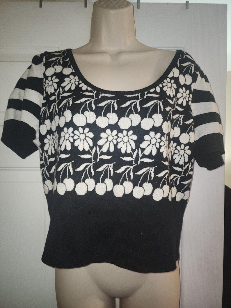 anthropologie Maeve Womens Trixie crop Sweater Blk Wht Cherries Size 1X image 4