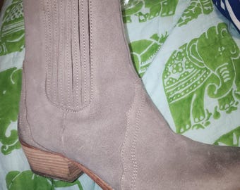 Free PeopleWomen’s Frontier Chelsea Boots Taupe Green Suede Western Size 9.5/41