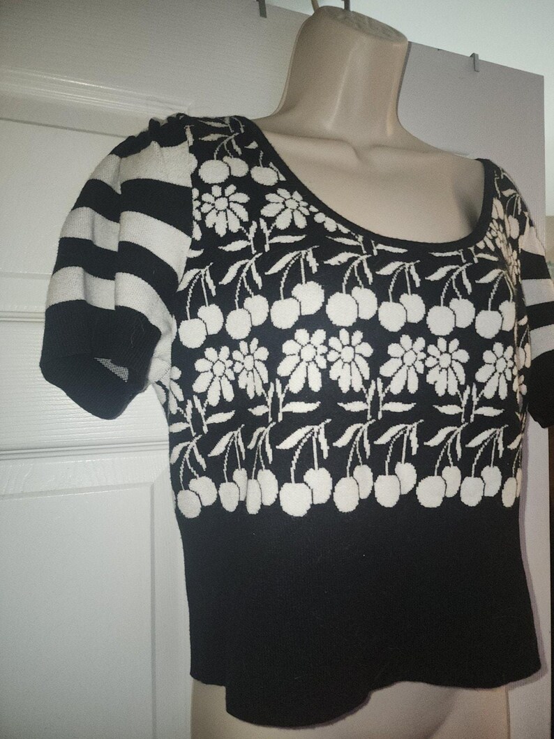 anthropologie Maeve Womens Trixie crop Sweater Blk Wht Cherries Size 1X image 17
