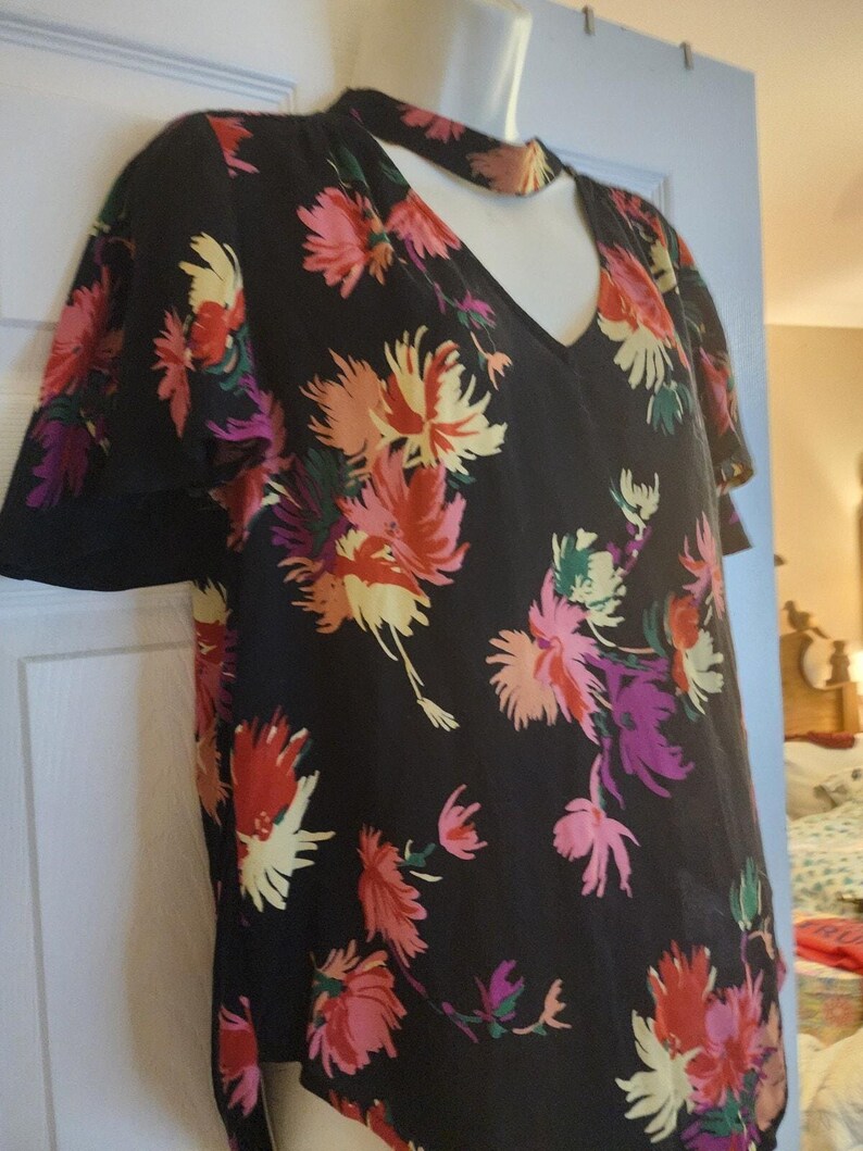 Blusa floral negra para mujer Maeve de Anthropologie, talla pequeña EUC imagen 5