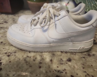 Nike Air Force 1 Low White '22 Mens 8.5 M White Sports Sneaker