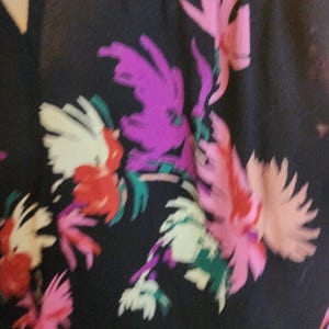 Blusa floral negra para mujer Maeve de Anthropologie, talla pequeña EUC imagen 2