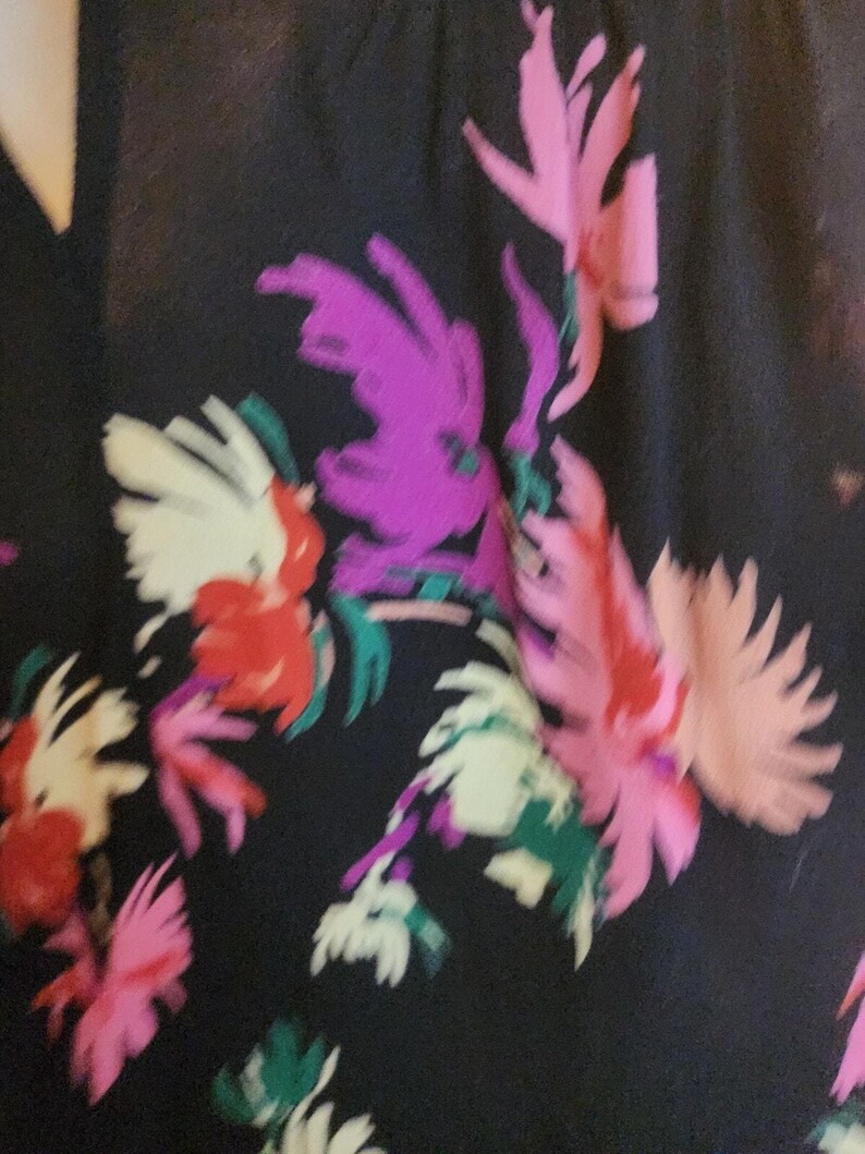 Blusa floral negra para mujer Maeve de Anthropologie, talla pequeña EUC imagen 2