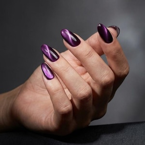Unhas Postiças Ameixa Olho de Gato Amêndoa | Unhas Postiças Roxo Profundo Aveludado
