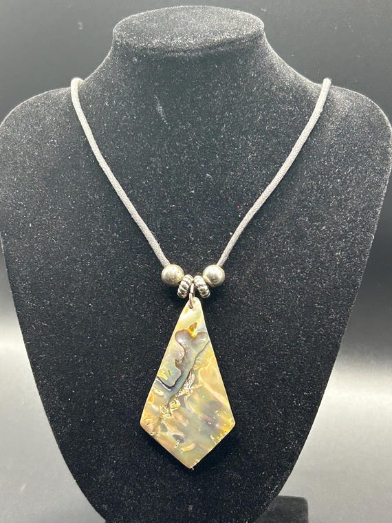 Handcrafted Iridescent Abalone Shell Pendant Neck… - image 5