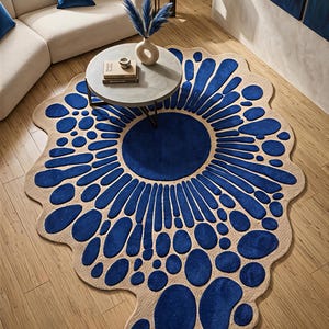 Abstrakt blå blommig burstmatta | Handgjord tuftad skandinavisk bohomatta