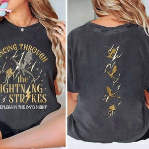 Onyx Storm Dancing Through The Lightning Strikes Shirt, Fourth Wing Inspired Shirt, Dragon Rider Shirt, Book Lover Gifts, Bookish Shirt immagine 2