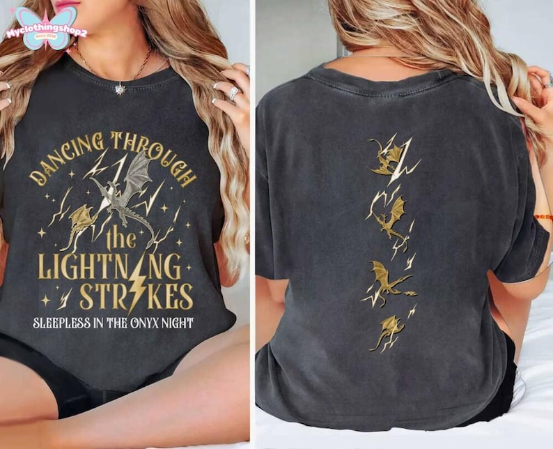 Onyx Storm Dancing Through The Lightning Strikes Shirt, Fourth Wing Inspired Shirt, Dragon Rider Shirt, Book Lover Gifts, Bookish Shirt immagine 2