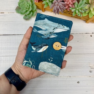 Tarjetero pequeño con diseño de ballenas - Tarjetero - Billetera personalizada - Tarjetero - Tarjetero botánico - Billetera minimalista - Billetera para mujer