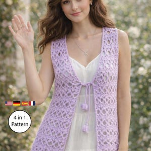 Könnte beinhalten: Eine hellviolette Häkelweste mit offenem Muster und Bindeband. Die ärmellose Weste ist lang und hat eine zarte Textur. Das Bild enthält auch den Text "4 in 1 Pattern".