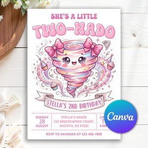 Op de afbeelding: Een verjaardagsuitnodigingskaart met een pastelkleurig cartoon-tornadofiguur met roze strikken, omringd door cupcakes en confetti. De tekst luidt: SHE'S A LITTLE TWO-NADO, STELLA'S 2ND BIRTHDAY, en bevat de evenementgegevens voor 28 augustus.