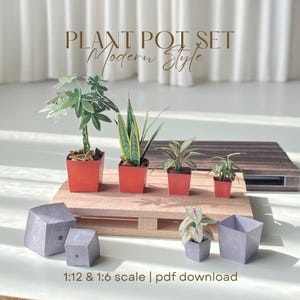 Puede incluir: Juego de tres tazas de cerámica con acabado mate moteado. Las tazas son de color crema, gris claro y gris oscuro. Diseño sencillo y minimalista, ideal para café o té.